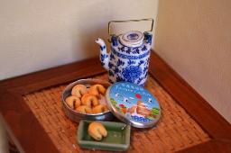 Dollhouse miniature food Oriental miniatures teapot